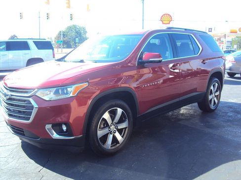 Used 2020 Chevrolet Traverse LT w/ LT Premium Package AWD/4WD image 3