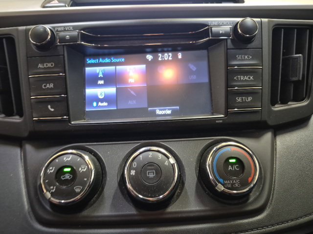 Used 2018 Toyota RAV4 LE FWD image 25