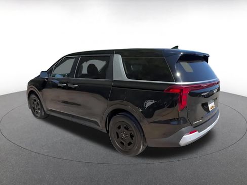 Used 2026 Kia Carnival FWD image 10