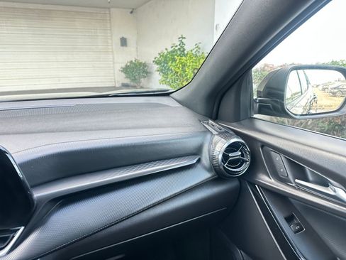 Used 2025 Chevrolet Equinox LT image 35