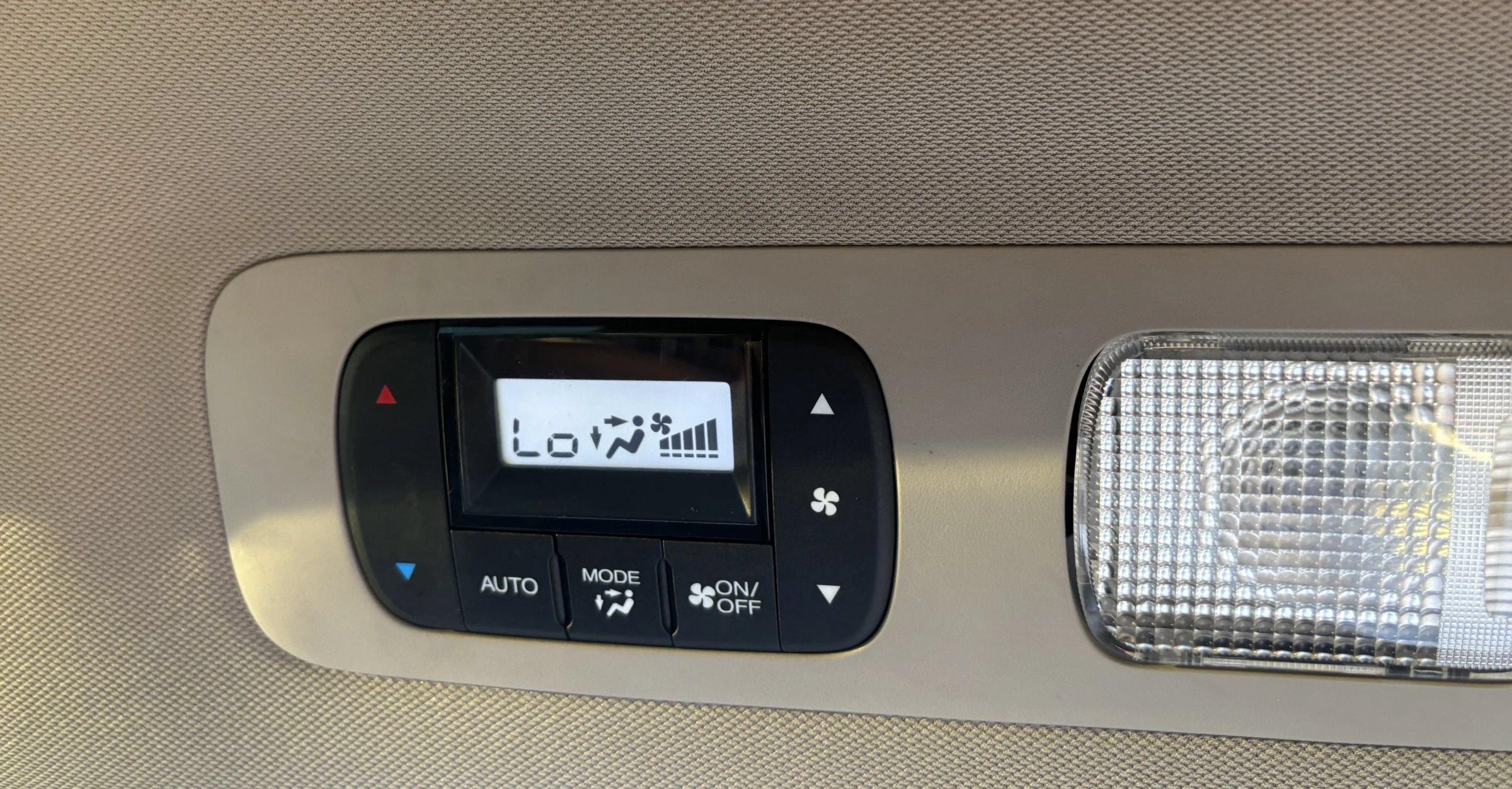 Used 2015 Honda Odyssey Touring Elite image 10