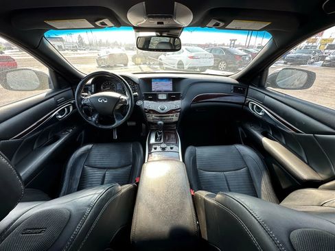 Used 2017 INFINITI Q70 3.7 w/ Technology Package image 2