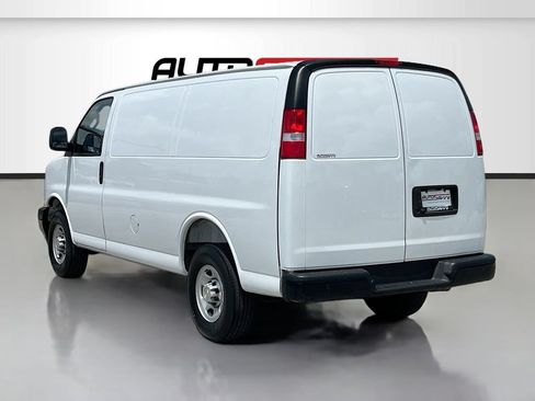 Used 2025 Chevrolet Express 2500 w/ Driver Convenience Package RWD image 5