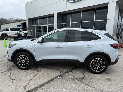 Used 2026 Ford Escape SE w/ PHEV Premium Package image 4