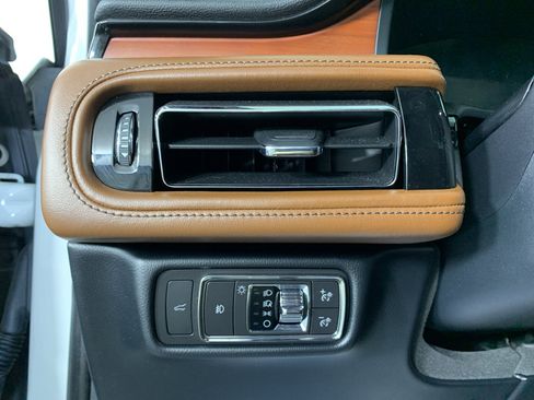 Used 2020 Lincoln Aviator Reserve w/ Equipment Group 201A AWD/4WD image 17