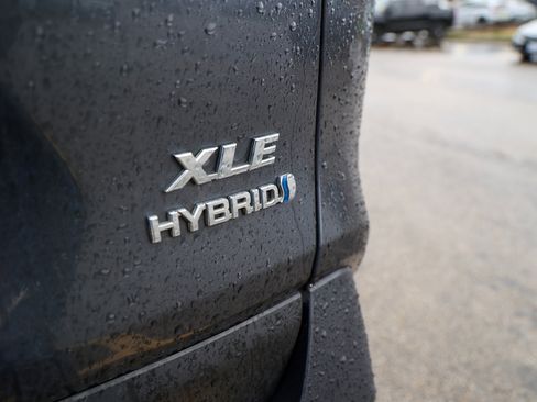 Used 2022 Toyota RAV4 XLE Premium AWD/4WD image 11
