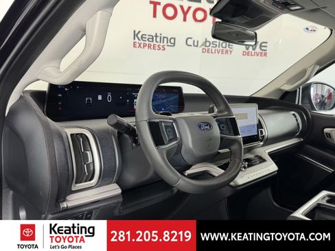 Used 2025 Ford Expedition Active image 13