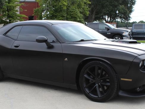 Used 2016 Dodge Challenger R/T Scat Pack RWD image 7