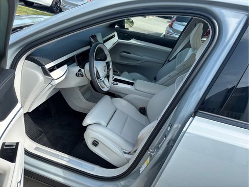 Used 2025 Volvo EX90 Ultra AWD/4WD image 14