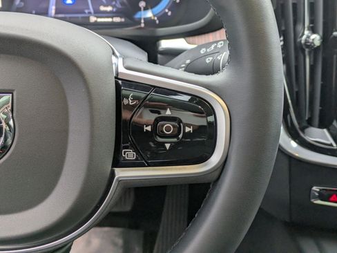 Certified 2025 Volvo V60 B5 Cross Country Plus image 18