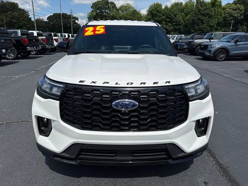 Used 2025 Ford Explorer ST-Line w/ ST-Line Street Pack AWD/4WD image 36