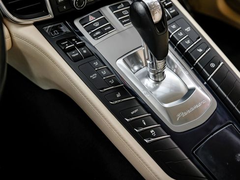 Used 2016 Porsche Panamera image 24
