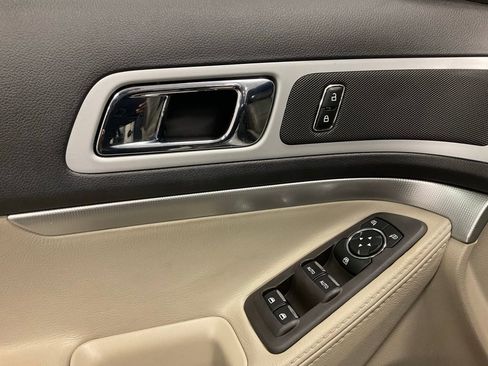 Used 2013 Ford Explorer XLT image 12