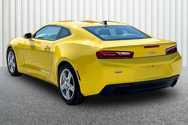 Used 2018 Chevrolet Camaro LT RWD image 9