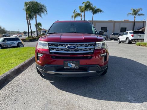 Used 2018 Ford Explorer XLT AWD/4WD image 2