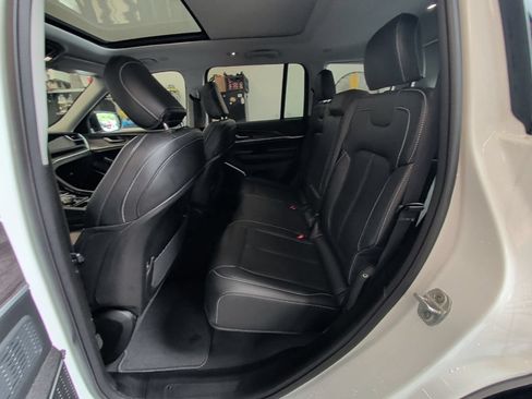 Used 2023 Jeep Grand Cherokee 4WD 4xe image 13