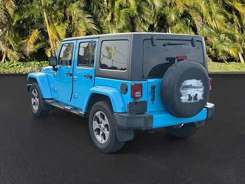 Used 2017 Jeep Wrangler Unlimited Sahara w/ Connectivity Group AWD/4WD image 7