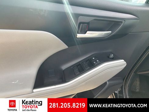 Used 2026 Toyota Highlander XLE AWD/4WD image 13