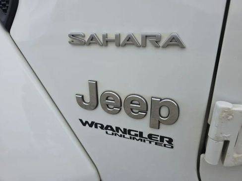 Used 2019 Jeep Wrangler Unlimited Sahara AWD/4WD image 9