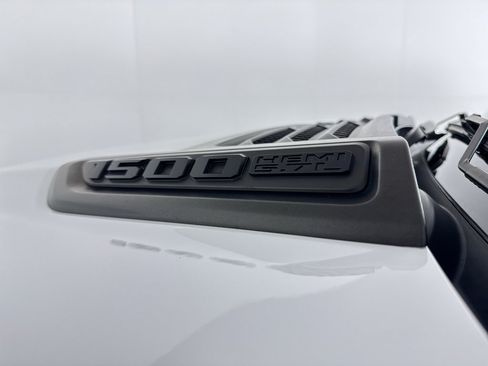 Used 2022 RAM 1500 Laramie AWD/4WD image 2