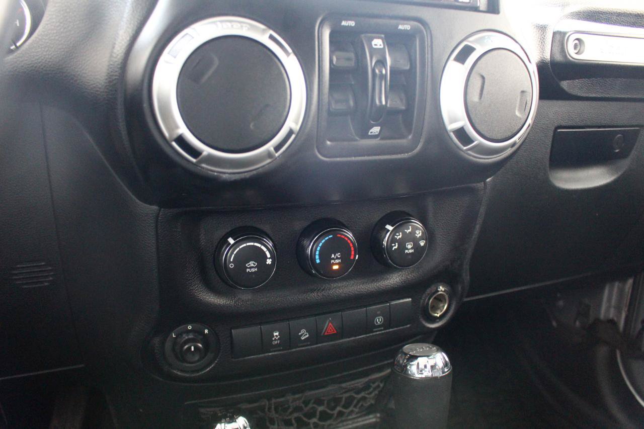 Used 2016 Jeep Wrangler Unlimited Rubicon AWD/4WD image 23