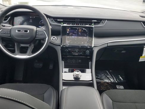 New 2025 Jeep Grand Cherokee L Altitude image 11