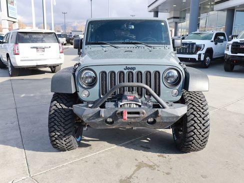 Used 2015 Jeep Wrangler Unlimited Rubicon w/ Connectivity Group AWD/4WD image 9