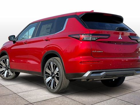 New 2025 Mitsubishi Outlander SE image 3