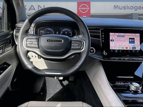 Used 2024 Jeep Wagoneer Series II w/ Flexible Seating Group image 8