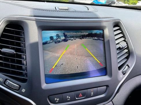 Used 2023 Jeep Cherokee Altitude Lux w/ Lux Elite Package AWD/4WD image 11