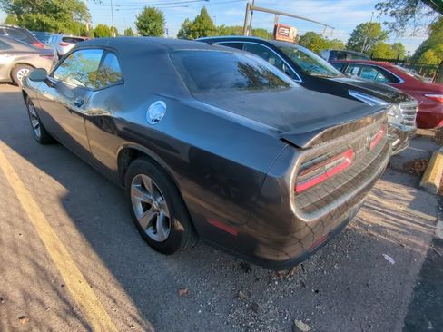 Used 2018 Dodge Challenger SXT RWD image 4