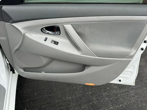 Used 2010 Toyota Camry SE image 16