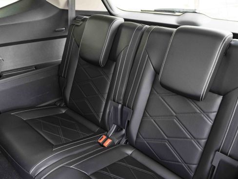 Used 2024 Volkswagen Atlas SE w/ Black Wheel Package image 19