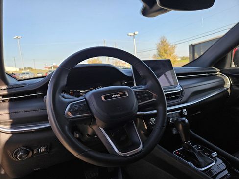 Used 2023 Jeep Compass Limited image 20