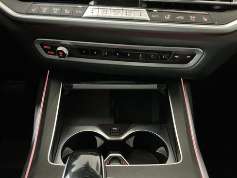 Used 2022 BMW X7 xDrive40i AWD/4WD image 11
