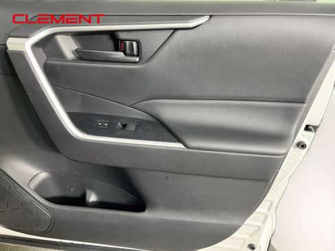 Used 2022 Toyota RAV4 LE FWD image 34
