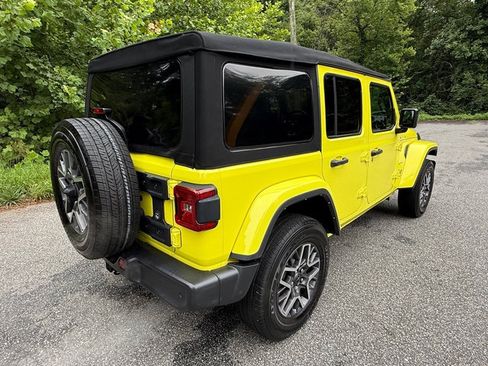 Used 2024 Jeep Wrangler Unlimited Sahara w/ Technology Group AWD/4WD image 6