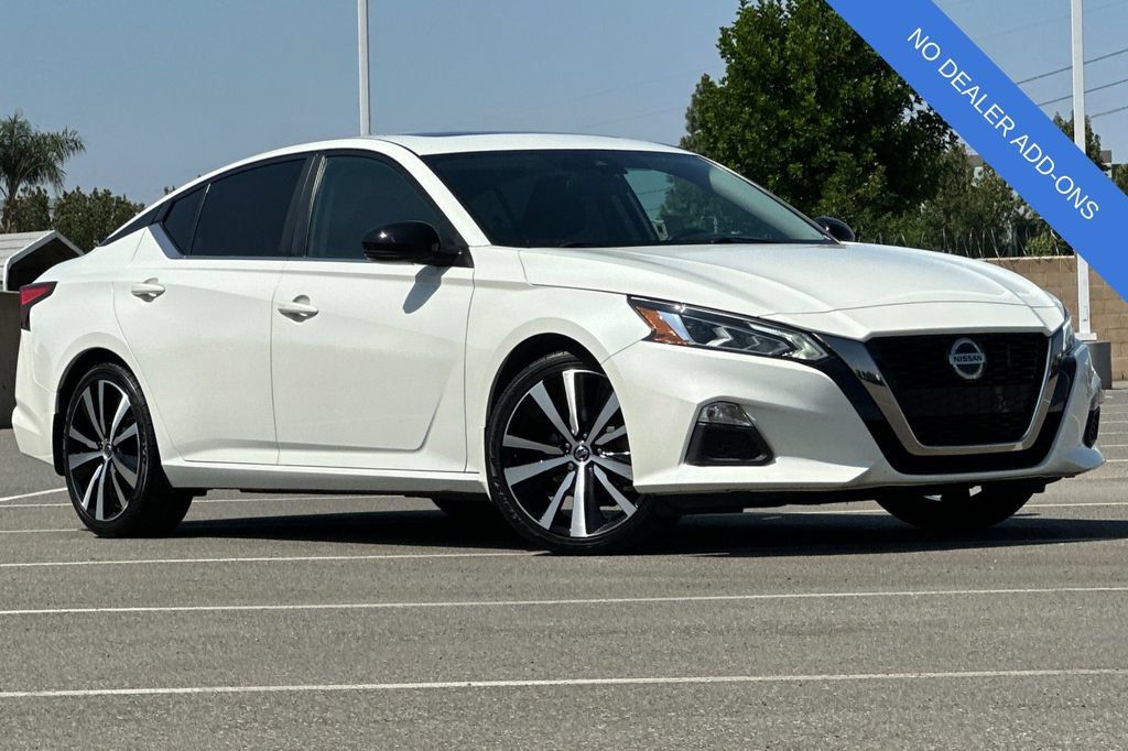Used 2020 Nissan Altima 2.5 SR w/ Premium Package FWD image 2