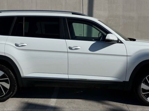 Certified 2025 Volkswagen Atlas SEL image 2