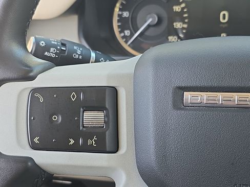 Used 2023 Land Rover Defender 110 S image 19