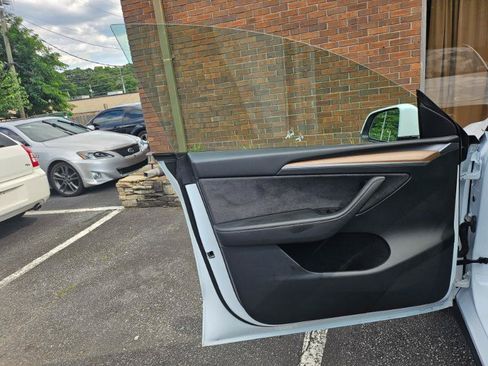 Used 2023 Tesla Model Y Performance AWD/4WD image 35