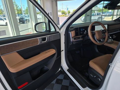 Used 2025 Hyundai Santa Fe Limited AWD/4WD image 33