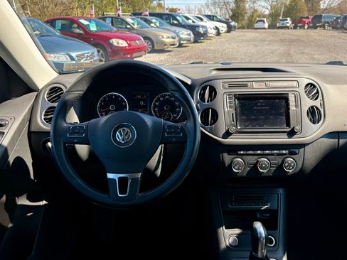 Used 2017 Volkswagen Tiguan S image 30