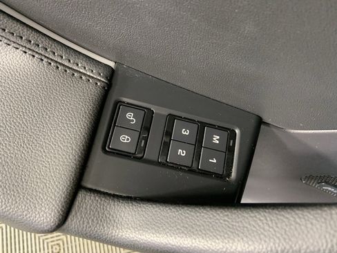 Used 2018 Jaguar F-PACE Premium image 29