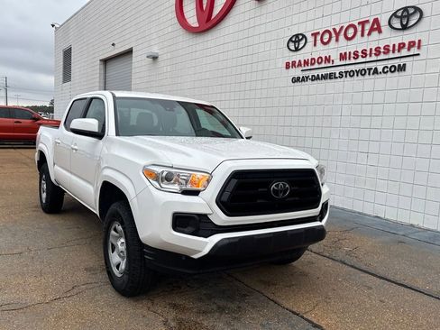 Used 2023 Toyota Tacoma SR image 3