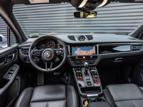 Certified 2026 Porsche Macan AWD/4WD image 11