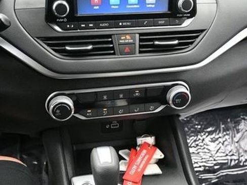 Used 2021 Nissan Altima 2.5 S FWD image 11