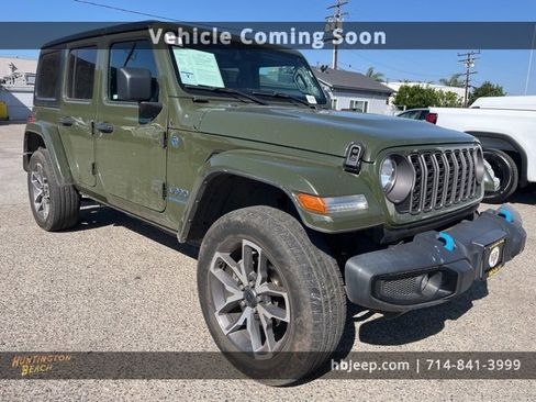 Used 2024 Jeep Wrangler Unlimited image 3