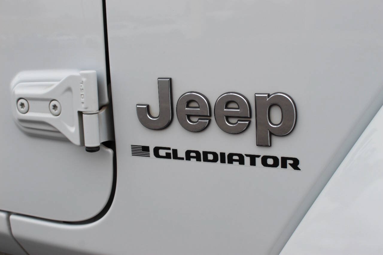 Used 2023 Jeep Gladiator Overland w/ Cold Weather Group AWD/4WD image 19