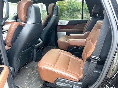 Used 2024 Lincoln Navigator Reserve AWD/4WD image 6
